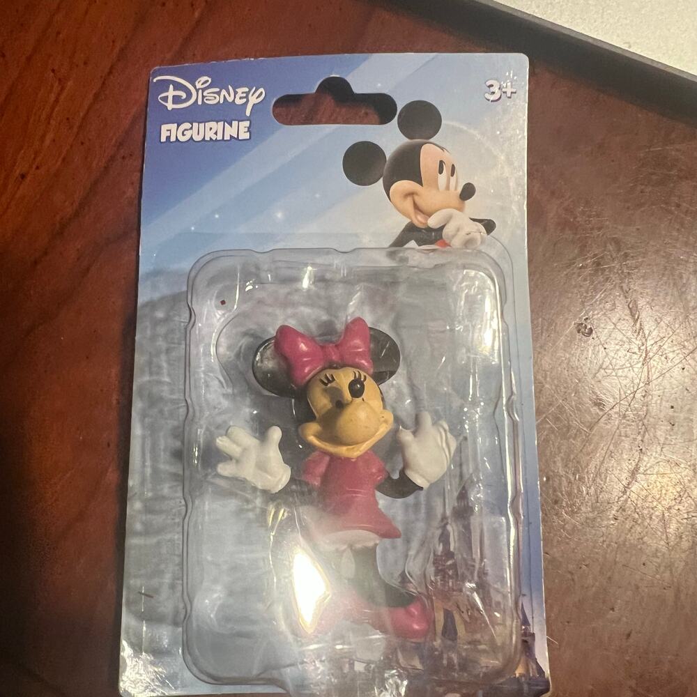 NWT Disney Figurine Minnie Mouse Collectible Beveryly Hills Teddy Bear Company